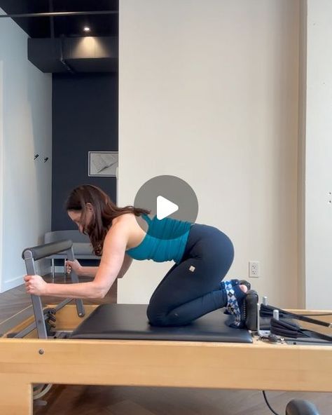 Jill Harris Pilates & FitSprings on Instagram: "Change your leverage 👉Change the intensity  Have you played around with placement on the foot bar?  When you do these are the results: 📌Increases ranges of movement 📌Engages muscles differently  📌Offers versatility and can increase difficulty   When you make a small change to an exercise like where you place the hands it can become a new experience for you and your clients.  Anyone else using the bar this way? Comment ⬇️  • • • #reformerpilatesworkout #pilatesreformer #pilates #creativepilatesworkouts #pilateseducator #muscleactivation #corestability #shouldermobility #shoulderhealth #backstrengthening #hamstringhealth" Arms Pilates, Pilates Anytime, Jump Workout, Pilates Moves, Pilates Teacher, Pilates Body, Back Row, Pilates Instructor, Upper Body Strength