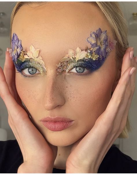 Flower Art Makeup, Floral Eye Makeup, Floral Makeup Looks, Flower Inspired Makeup, Face Art Makeup Flowers, Makeup Looks Ideas, Editorial Flower Makeup, Queen Of Hearts Makeup, Fairy Makeup Editorial