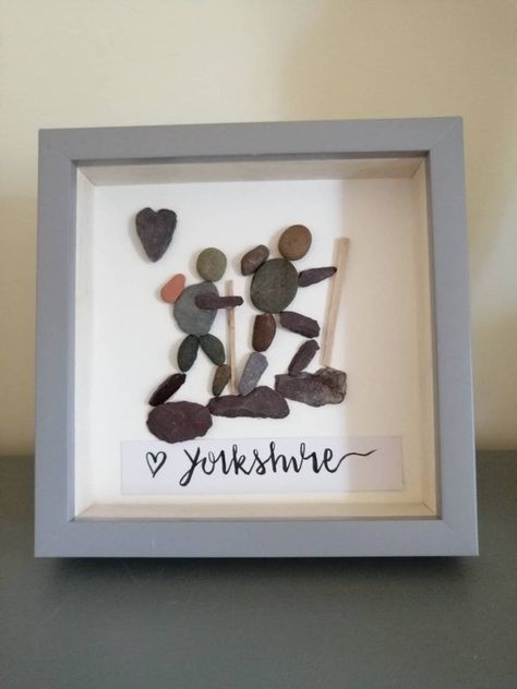 Pebble Art Hiking, Rock Pictures, Sell Ideas, Box Frame Art, Rock Family, Andy Goldsworthy, Painted Pebbles, Pebble Art Family, Diy Rock Art