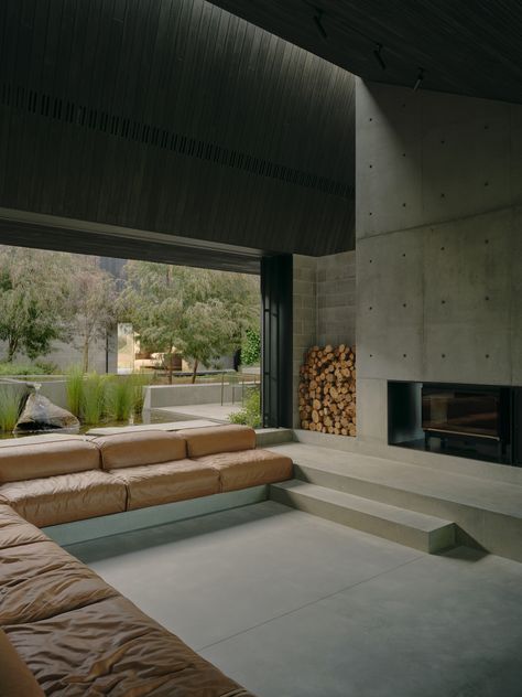 Home Tour | Merricks Farmhouse by Michael Lumby with Nielsen Jenkins Internal Courtyard, Exposed Concrete, Timber Cladding, Architecture Awards, Lounge Design, Australian Homes, Luz Natural, The Design Files, Large Homes