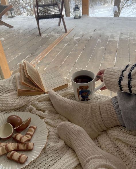 Winter Aesthetic 2023, That Girl Winter, Winter Study Aesthetic, Aesthetic Winter Pictures, Winter Mood Cozy, Winter Cottagecore Aesthetic, Soft Cozy Aesthetic, December Aesthetic Cozy, Cozy Aesthetic Winter