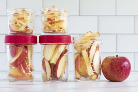 How to Store Apples (Keep Sliced Apples Fresh) Keep Apples From Browning, Healthy Apple Cake, How To Store Apples, Apple Recipes Healthy, Baby Mum, Quick Baking, Strawberry Breakfast, Sliced Apples, Apple Crisp Easy