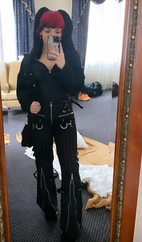 Emma Langevin Outfits, Ig Fits, Emma Langevin, Goth Styles, Dark Style, Pretty Ppl, Gender Envy, Vintage Gothic, Dark Fashion