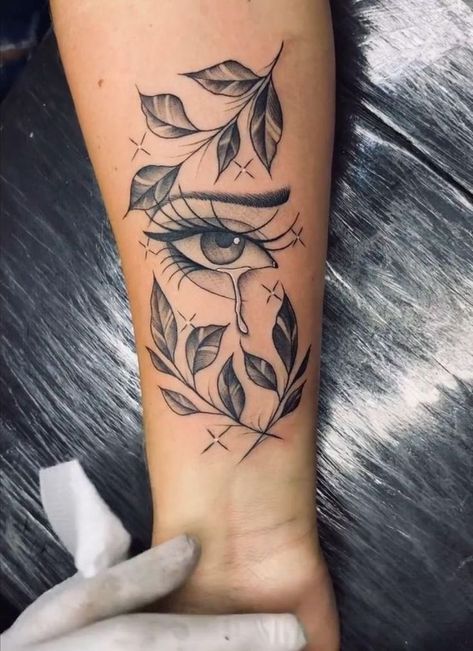 Eye With Flowers Tattoo, Eye Tattoo Ideas Women, Tato Realis, Compass Rose Tattoo, Men's Small Tattoo, Mommy Tattoos, Leo Tattoos, Zodiac Tattoos, Tatuaje A Color