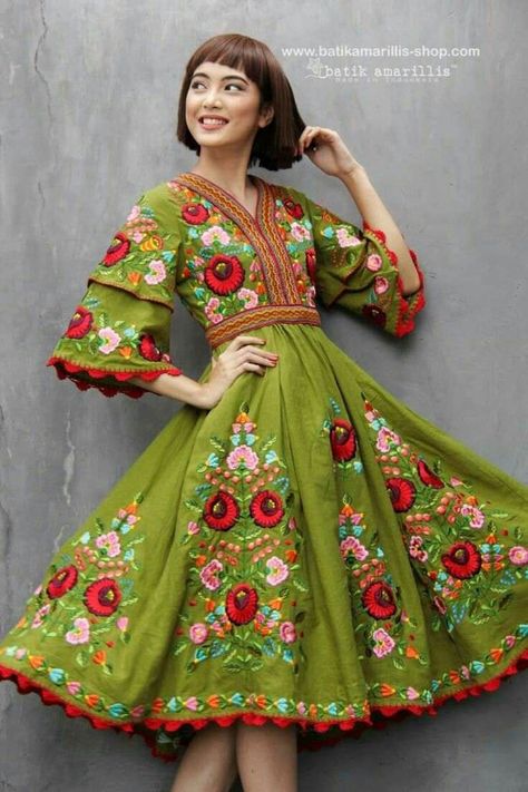 Hungarian Embroidery Dress, Hungarian Fashion Modern, Modern Embroidery Fashion, Embroidery On Skirt, Hungarian Clothing, Ethereal Green, Hungarian Fashion, Mode Batik, Fashion Batik