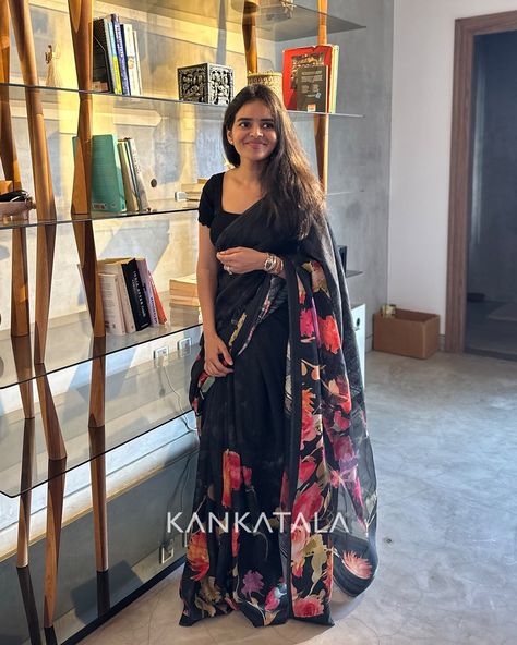 Sonika has set major style goals with her innovative take on the classic black matka silk saree. The saree, adorned with beautiful floral motifs, has been styled in two unique ways to promote the "Normalise the Saree" campaign, aimed at encouraging modern Indian girls to wear sarees in inventive and modern ways. #normalisethesaree #queenofkankatala #handpickedbykankatala #makeinindia #weavesofindia #saree #handloomsaree #sareefashion #sareelove #designersaree #queenofsarees Sonika Kankatala, Matka Silk Saree, Style Goals, Saree Styles, Handloom Saree, Floral Motifs, Floral Motif, Saree Designs, Silk Saree