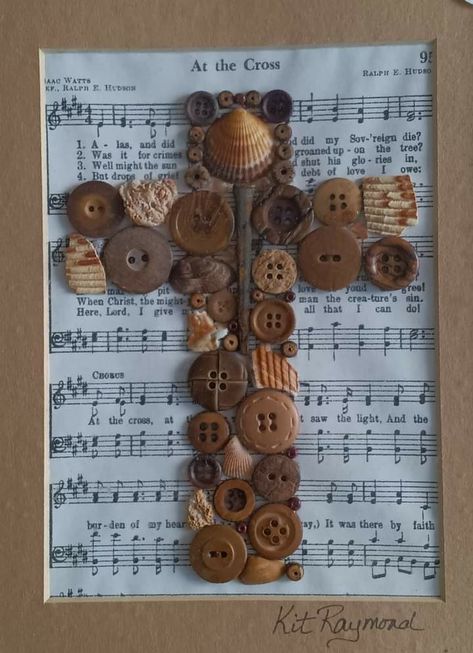 Christmas Button Crafts, Button Cross, Button Art Projects, Buttons Crafts Diy, Sheet Music Crafts, Christmas Jewelry Diy, Button Collecting, Cork Projects, Christmas Buttons