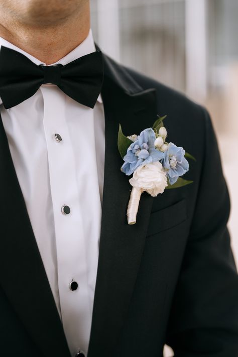 A beautiful spring garden wedding in Kansas City featuring lavenders, purples, and organic vines. Photography by Jefferson May Photography |Planning by Quintessentail Events | Venue at The Abbott White And Light Blue Wedding, Lavender And Blue Wedding, Vines Photography, Black Tux Wedding, Periwinkle Wedding, White Periwinkle, Spring Garden Wedding, Violet Wedding, Wedding Boutonniere