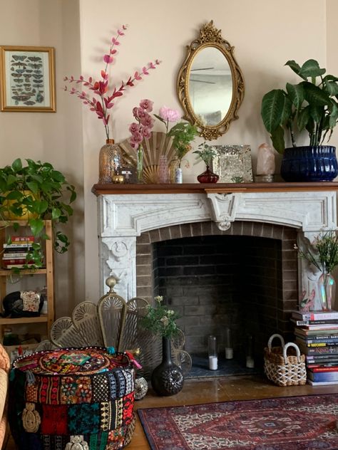 Mantel Decorating Ideas Maximalist, Airy Maximalist Decor, Maximalist Decor Fireplace, Mantle Decor Maximalist, Soft Maximalist Decor, Country Maximalism, Maximalist Fireplace Mantle, Maximalist Mantle Decor, Simple Maximalist Decor