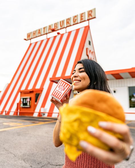 Whataburger Photoshoot - Pico De Gallo Burger - Whataburger Whataburger Photoshoot, Tailgate Photoshoot, Burger Photography, Big Snacks, Retro Photoshoot, Cafe Wall Art, Food Photoshoot, Cute Birthday Pictures, Food Ads