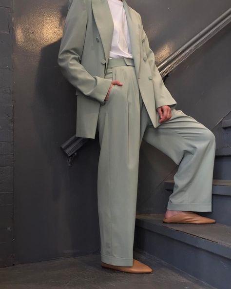 Pastel Outfit Men, Soft Pastel Outfits, Boys Outfits Aesthetic, Mens Fashion Aesthetic, Lawyer Fashion, Pastel Outfit, Diy Fashion Clothing, Evolution Of Fashion, Suit Style