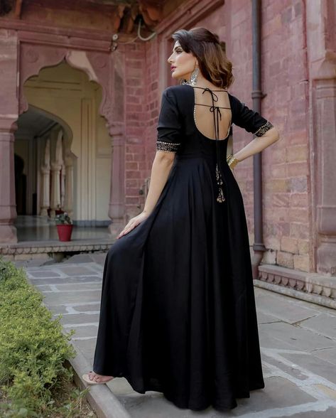 Kurti Back Neck Designs, Anarkali Dress Pattern, Simple Kurta Designs, Simple Kurti Designs, Kurti Neck, Long Kurti Designs, Long Dress Design, Kurta Neck Design, Back Neck Designs