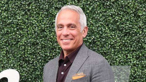 Geoffrey Zakarian's Flavor-Packed Secret Ingredient For Crab Cakes - The Daily Meal Fried Crab Cakes, Homemade Aioli, Armenian Food, Crab Cake Recipes, Geoffrey Zakarian, Piquillo Peppers, Food Republic, Louisiana Style, Crab Cake Recipe