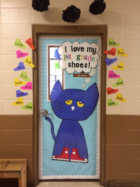 My 1st grade Pete the Cat door! We love our First grade shoes! Pete The Cat Door Decoration, Pete The Cat Classroom Door, Preschool Printouts, Pete The Cat Classroom, Kindergarten Bulletin Boards, Pete The Cats, School Door Decorations, Preschool Bulletin, Preschool Bulletin Boards