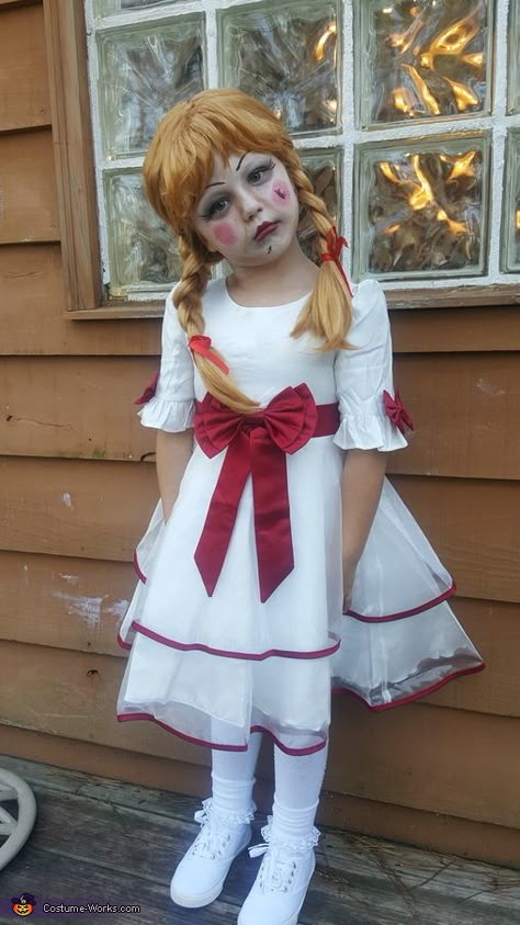 Annabelle - 2017 Halloween Costume Contest Annabelle Costume, Annabelle Halloween, Halloween Costume Ideas Diy, 2017 Halloween Costumes, Halloween Decorations To Make, Creepy Halloween Costumes, Baby Kostüm, Homemade Halloween Decorations, Scary Halloween Costume