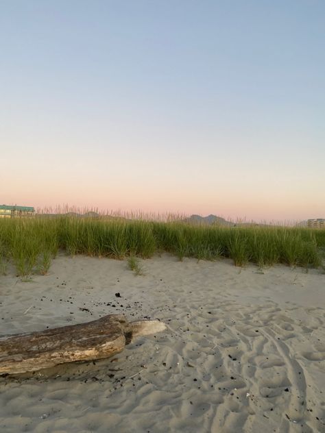 Oregon Beach Aesthetic, Seaside Oregon Aesthetic, Oregon Coast Aesthetic, Aesthetic Tsitp, Summer Oregon, Oregon Beach House, Summer Sunset Aesthetic, Coastal Oregon, Oregon Aesthetic