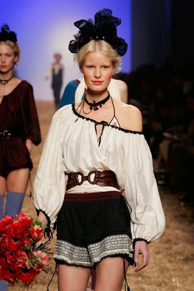 The #RomanianBlouse style. Jean Paul Gaultier. 2006 Peasant Fashion, Romanian Motifs, Romanian Folk Art, Queen Marie Of Romania, Romanian Clothing, Marie Of Romania, Romanian Art, Romanian Culture, Blouse Inspiration