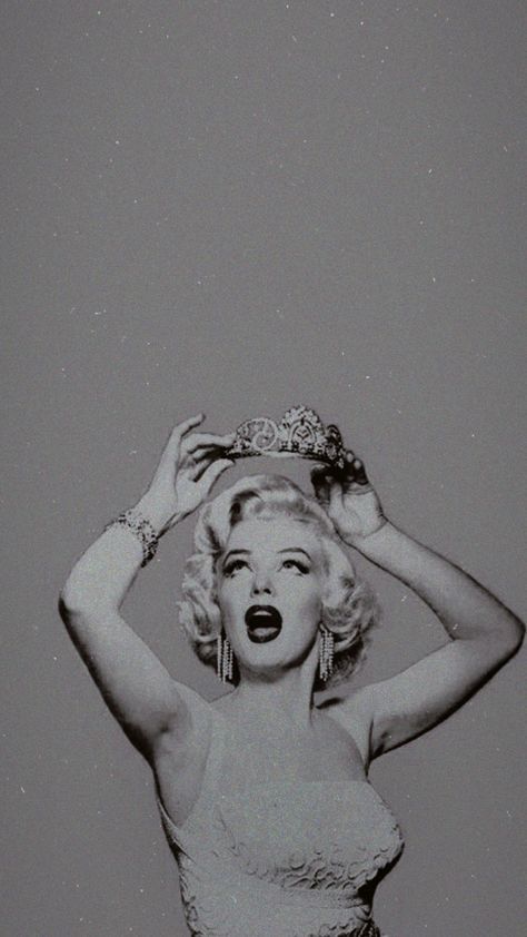 Marylin Monroe Photoshoots, Marylin Monroe Lockscreen, Marilyn Monroe Aesthetic Icons, Marilyn Monroe Wallpaper Aesthetic, Marilyn Monroe Aesthetic Vintage, Marilyn Monroe Aesthetic Wallpaper, Merlin Monro, Marilyn Monroe Wallpaper, Marilyn Monroe Photography