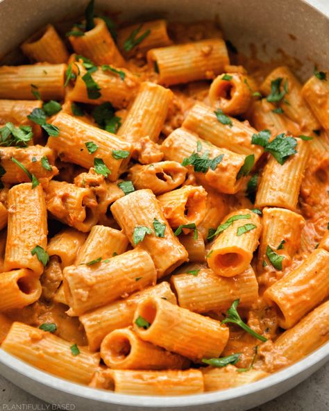 Vegan Italian Sausage Recipe, Rigatoni Pasta Recipes, Creamy Sausage Pasta, Vegan Pasta Sauce, Sausage Rigatoni, Rigatoni Recipes, Sausage Pasta Recipes, Vegetarian Sausages, Italian Sausage Recipes