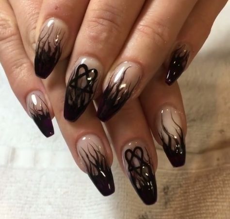 nails Fallen Angel Nails, Skyrim Nail Art, Nail Designs Goth Gothic, Heartagram Nails, Black Nail Art Designs Gothic, Dark Nail Designs Gothic, Goth Nail Art, Goth Airbrush Nails, Dark Nail Designs