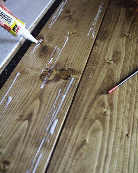 Crackle Glaze Furniture, Crackle Paint With Hairspray, How To Crackle Paint Wood, How To Make Paint Crackle, Crackle Medium Painting, How To Crackle Paint, Crackle Painted Furniture, How To Crackle Paint With Glue, Crackle Paint Diy