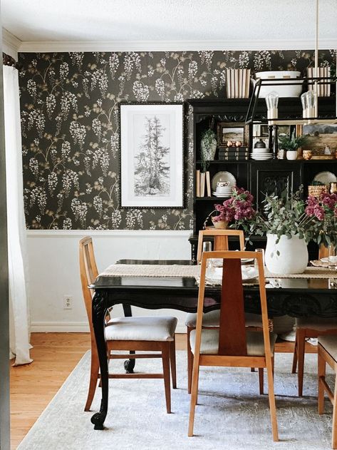 Dining Room Half Wall Wallpaper, Half Wallpaper Dining Room, Dinning Room Wallpaper Ideas Vintage, Dining Room Chair Rail Wallpaper, Wallpaper Ideas Dining Room, Half Wallpaper Half Paint Dining Room, Vintage Dining Room Wallpaper, Wallpaper Dining Room Ideas Wainscoting, Black And White Wallpaper Dining Room