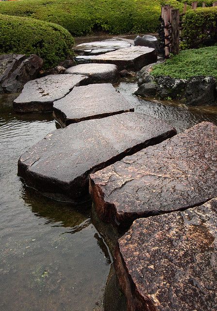 The path through the New Otani garden is almost as good as the kobe beef dinner I'm about to eat. Almost. Pond Stepping Stones, Koi Pond Japanese Garden, Japanese Garden Stone Path, Japanese Garden With Koi Pond, Decor Garden Ideas, Garden Pathway Ideas, Walkway Designs, Japan Garden Zen, Pathway Ideas