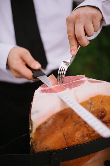 Freshly cut prosciutto for the wedding cocktail Croatia Wedding, Carving Station, Florence Wedding, Cocktail Hour Wedding, Italian Recipes Traditional, Tuscan Inspired, Food Stations, Catholic Wedding, Wedding Cocktail