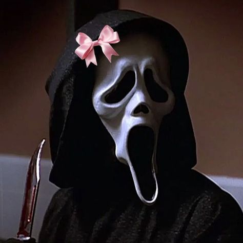 Scream Aesthetics Black, Scream Profile Picture, Horror Profile Picture, Scary Movie Ghostface, Scream Pfp, Bow Pfp, Misc Wallpapers, Ghostface Aesthetic, Cdg Wallpaper