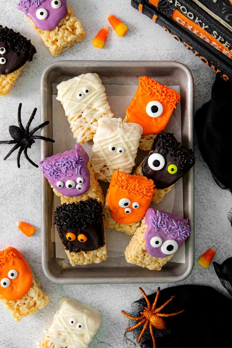 Halloween mummy and monster Rice Krispie Treats on a Halloween dessert table. Halloween Themed Rice Crispy Treats, Monster Doughnuts Halloween Treats, Rice Crispies Halloween, Rice Krispie Treat Monsters, Preschool Class Halloween Treats, Halloween Treats Individually Wrapped, Kid Friendly Halloween Treats To Make, Non Food Halloween Treats, Halloween Treats To Give Out