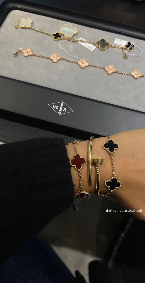 Van Cleef Bracelet Stack, Van Cleef Stack, White Van Cleef, Van Cleef Aesthetic, Van Cleef And Arpels Bracelet, Cleef And Arpels Jewelry, Women Bracelets Gold, Bracelets Gold Simple For Women, Arpels Van Cleef