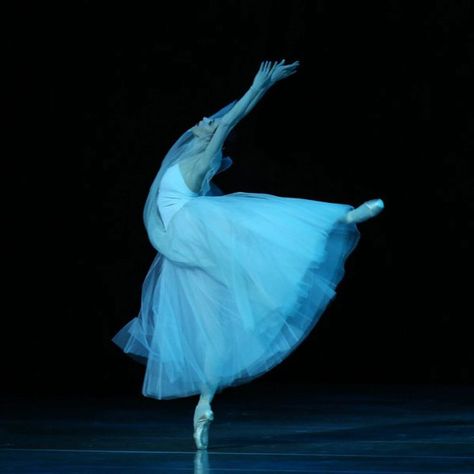 Ballerina Aesthetic, Mariinsky Ballet, Blue Ballerina, Vintage Ice Skating, Ballet Beauty, Dance Dreams, Ballet Poses, Ballerina Girl, Classical Ballet