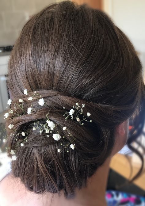 Bride Low Bun, Types Of Hair Bun, Hair Bun Design, Bridesmaid Hair Messy, Low Bun Hair, French Roll Hairstyle, Low Buns, Ideas Haircut, Bridal Hair Makeup