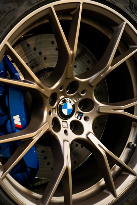 789M Frozen Gold Bronze wheel set Beer Website, M5 Cs, Bronze Wheels, Gold Wheels, Bmw Wheels, Cool Car Pictures, Bmw E60, Luxury Watches For Men, Car Wheel