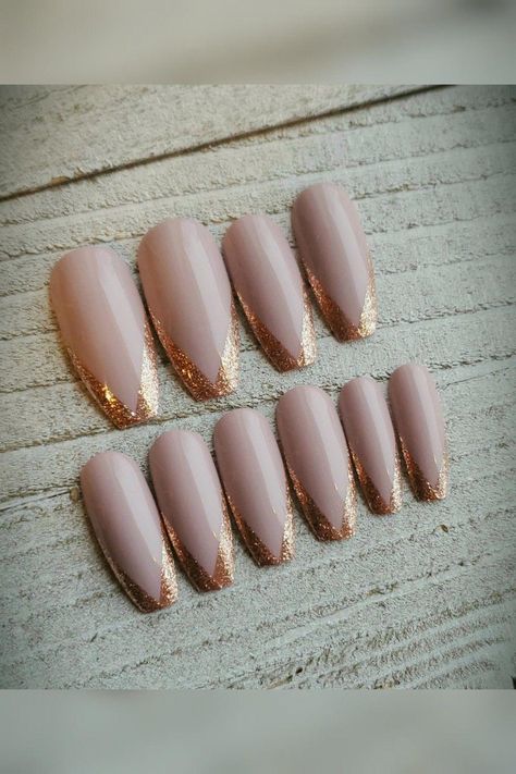 Metallic Gold French Tips fake nails. Press on nails, false nails, faux nails. Mauve nails, french V tips, Gold nails. French nails. #frenchnails #frenchtips #frenchtipnails #pressonnails #bridalnails #nailsforbride #elegantnaildesign #goldnaildesign #beauty #fashion #weddingaccessories #naildesign #TongueHealthSymptoms Rose Gold French Tip Nails, Nails For 15, Gold French Tips, Gold Tip Nails, Gold French Tip, You Nails, Nails Shapes, Mauve Nails, Gold Nail Designs