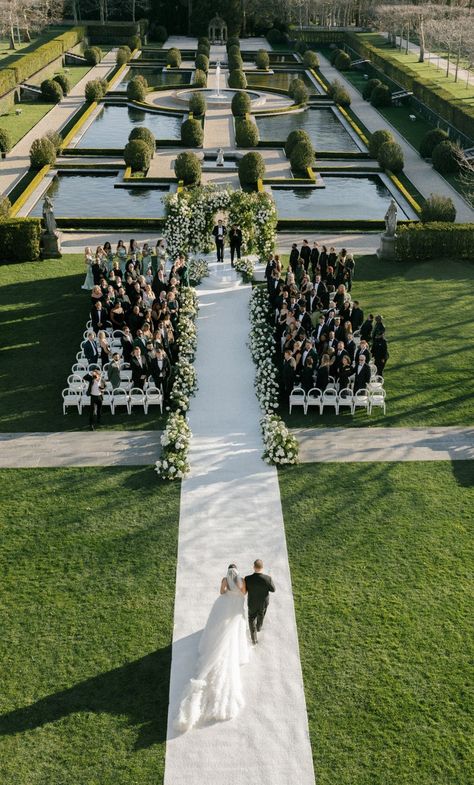 This NFL Player and Model Married in the Gardens of a French-Style Chateau on Long Island | Vogue French Courtyard, French Wedding Venues, Elegant White Wedding, French Country Wedding, French Chateau Wedding, Oheka Castle, Courtyard Wedding, Nfl Player, Chateau Wedding