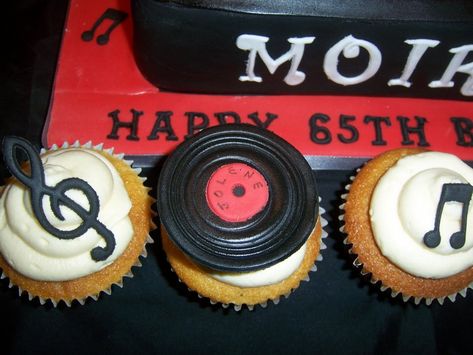 Juke Box Music Birthday Cake Rock And Roll Party Decorations, Music Note Cupcakes, Box Birthday Cake, Music Cupcakes, Musical Party, Popcorn Cake, Party Like Gatsby, Rock N Roll Party, Rock Star Party