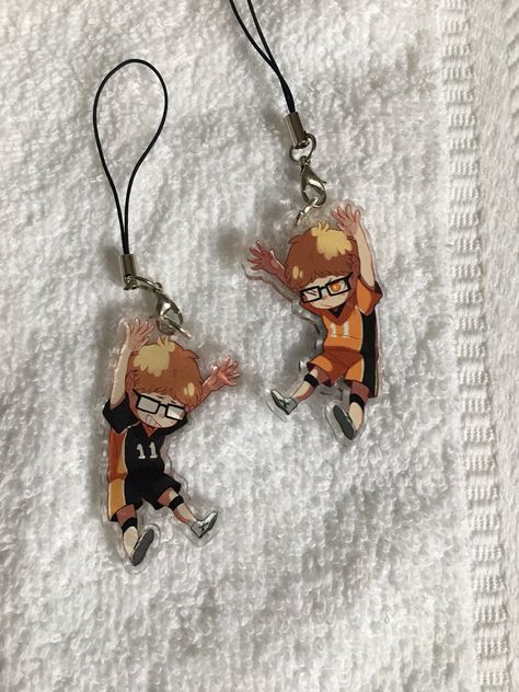 Anime Keychains, Anime Crafts Diy, Anime Earrings, Anime Jewelry, Haikyuu Karasuno, Anime Accessories, Funky Earrings, Anime Crafts, Kawaii Accessories