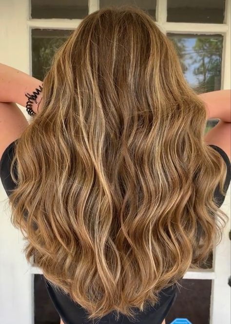 Light Brown Hair Natural Highlights, Natural Sun Bleached Hair Brown, Haircut For Long Hair With Layers Wavy Beachy Waves, Warm Blonde Lowlights, Beach Highlights Brunette, Brunette Beach Hair, Golden Babylights, Gold Hair Highlights, Golden Bronde Balayage Honey