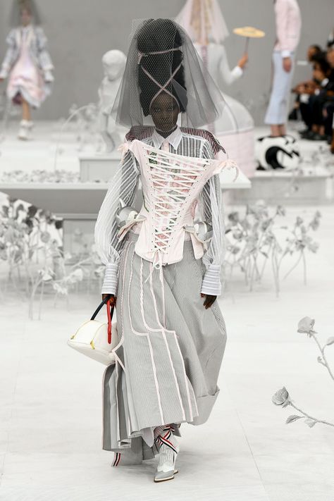 Textiles Ideas, Deconstruction Fashion, Futuristic Fashion, Illustration Fashion Design, Fashion 2020, Historical Fashion, Thom Browne, Couture Fashion, Runway Fashion