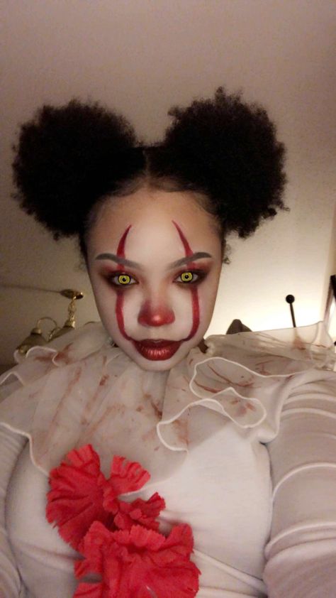 Scary Clown Makeup Women, It Women Costume Clown, Pennywise Costume Black Women, Pennywise Halloween Costumes Women, Easy Pennywise Makeup, Killer Clown Costume Women Diy, It Clown Makeup, Pennywise Halloween Makeup, It Halloween Costumes Women