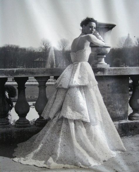 Fifties Wedding Dress, Dior 1950s, Dior Wedding Dresses, Dior 1947, Woman In A Dress, Gown Designs, Jean Shrimpton, Jacques Fath, Robes Vintage