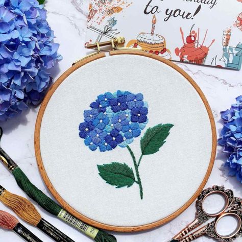 Blue Flower Embroidery Pattern, Blue Hydrangea Embroidery, Hand Embroidered Hydrangeas, Blue Embroidery Ideas, Embroidery Hydrangea Flower, Embroidered Hydrangea Flower, Hydrangea Cross Stitch Pattern, Hortensia Embroidery, Hydrangea Embroidery Pattern