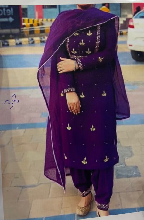 Parpal Color Suits, Emboridary Designs On Punjabi Suit, Punjabi Latest Suits Design, New Punjabi Suit Design 2023, New Designer Punjabi Suits Party Wear, Suit Work Design Punjabi, Lass Design Suit, Purple Punjabi Suit, Pink Footwear