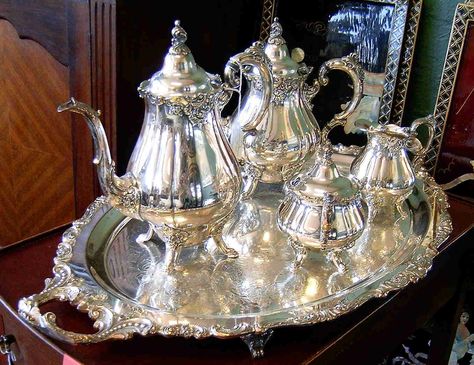 C. Dianne Zweig - Kitsch 'n Stuff: Has The Popular Drama Series Downton Abbey Influenced Your Antiques And Collectibles Business ? Mexican Kitchen Style, Silver Tea Service, Silver Candelabra, Silver Tea Set, Tea Cart, Silver Teapot, Vintage Cutlery, Silver Tea, Vintage Silverware