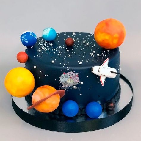 Solar System Cake, Planet Cake, Galaxy Cake, Eggless Cake Recipe, Boys 1st Birthday Party Ideas, Astronaut Birthday, 4th Birthday Cakes, Eggless Cake, Themed Birthday Cakes