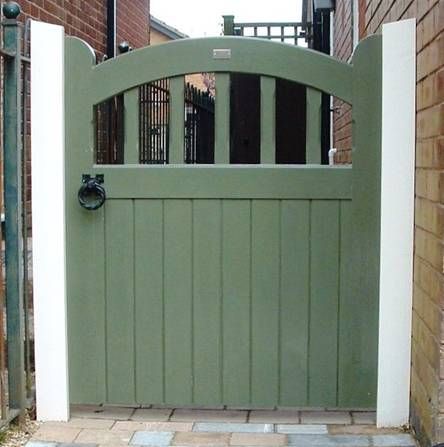 Front Garden Gate, Small Garden Gate Ideas, English Garden Gate, Small Gates Ideas, Gate Color Ideas Entrance, Gate Color Ideas, Fence Doors Gate, Wood And Metal Gate, Garden Gates Wooden