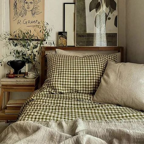 Piglet In Bed, Gingham Linen, Ideas Hogar, Green Gingham, Green Bedding, Decoration Inspiration, Cozy Room, Room Inspiration Bedroom, Dream House Decor