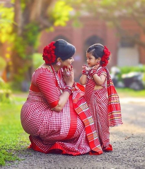 Mother And Daughter Love, Mom Daughter Photos, Mommy Daughter Dresses, Mom Daughter Matching Dresses, Mom And Baby Dresses, Mother Baby Photography, Baby Fancy Dress, Mommy And Daughter, Mom Daughter Outfits