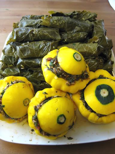 Dolma, wara2 3nab, yalanji, whatever you wanna call it and whatever you put in it. Here's an interesting recipe Dolma Aesthetic, Iftar Ideas, Vegetables Dishes, Animal Slaughter, Ramadan Food, Wanna Call, Dairy Industry, Ramadan Recipes, Food Out